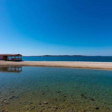 Mary Apartament Štinjan